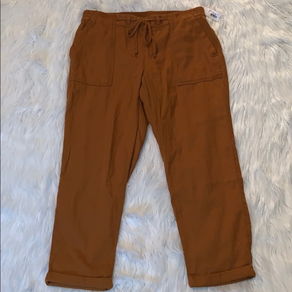 NWT Old Navy Cropped Pants